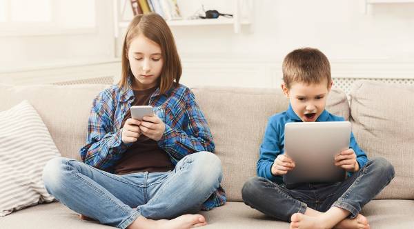 تاثیر تلویزیون و گوشی همراه بر گفتار